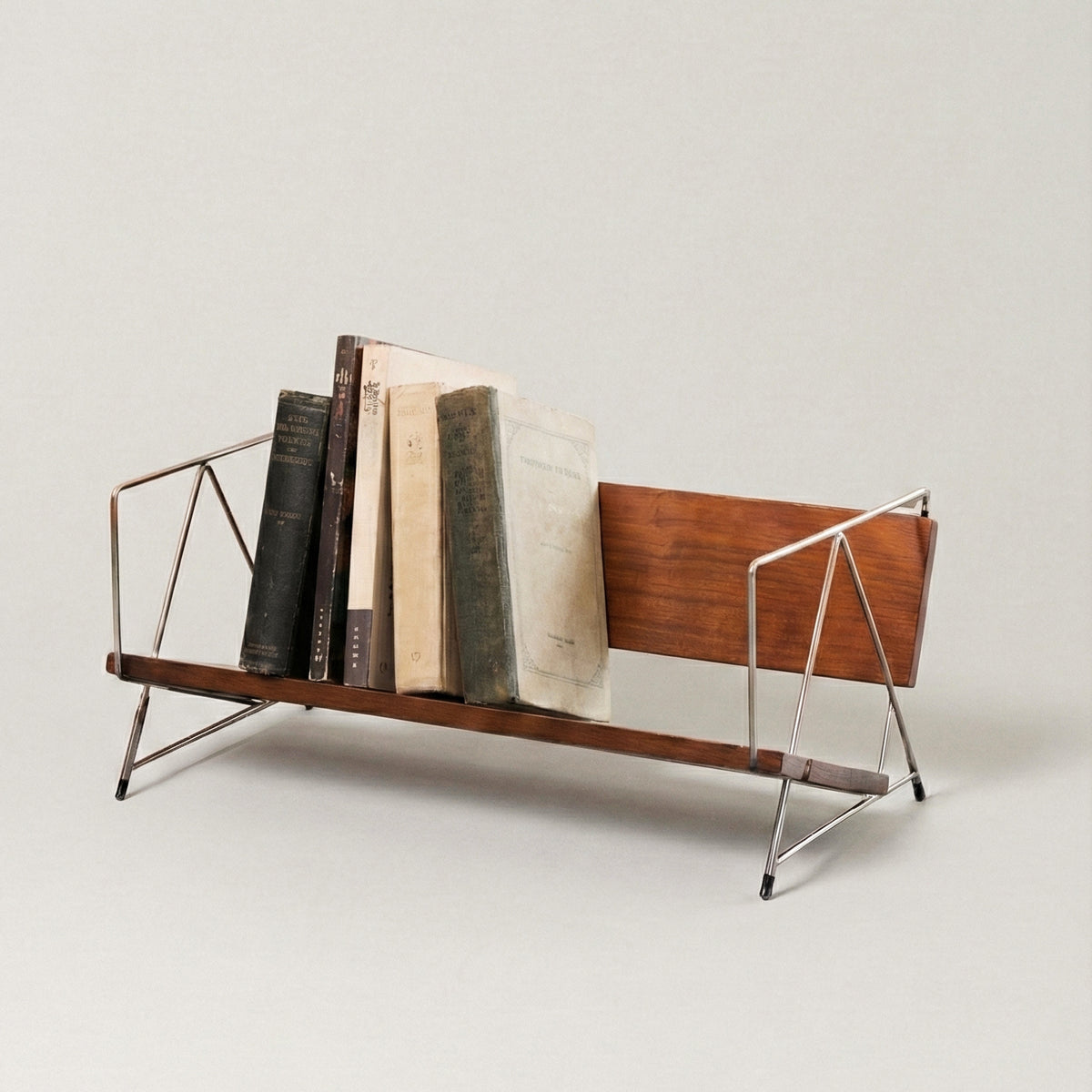 Desktop bookshelf